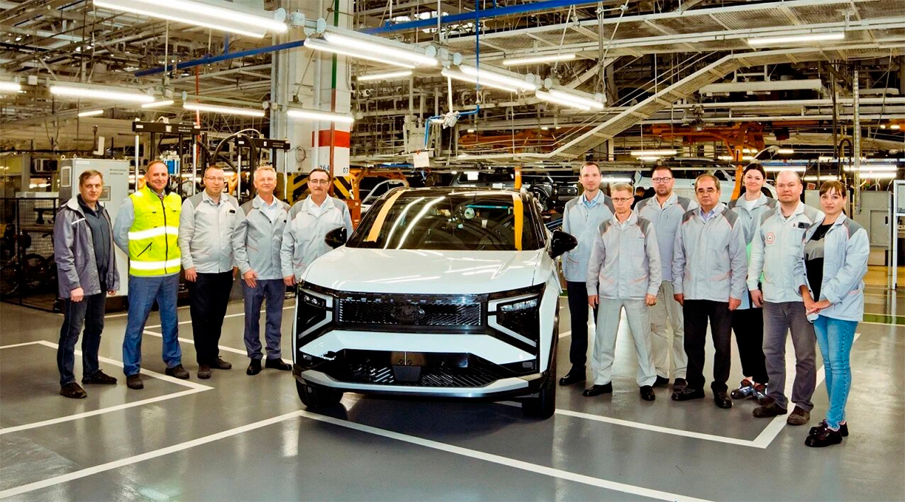 первый серийный автомобиль Lada Azimut 